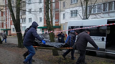 À Brovary, en Ukraine, sur les lieux du crash d'hélicoptère qui a tué le ministre ukrainien de l'Intérieur, le 18 janvier 2023