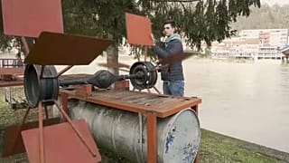 Házi készítésű mini vízerőmű a Drina partján, Goraždéban 