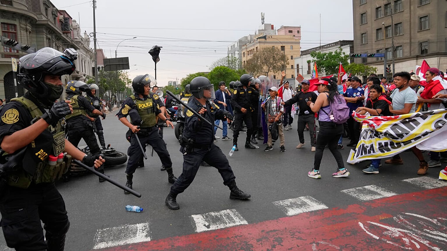 Peru'da hükümet karşıtı protestolarda ölenlerin sayısı 47'ye yükseldi