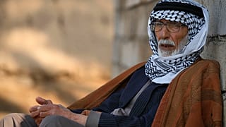 صورة للعراقي جبار علوان الذي فقد أربعة من أفراد عائلته في هجوم شنّه عناصر تنظيم الدولة الإسلامية على قرية البو بالي بمحافظة ديالى شمال شرق العاصمة بغداد، 12 يناير 2023.