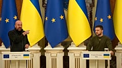 Le président du conseil européen Charles Michel et le président ukrainien Volodymyr Zelensky, à Kyiv, Ukraine, le 19 janvier 2023