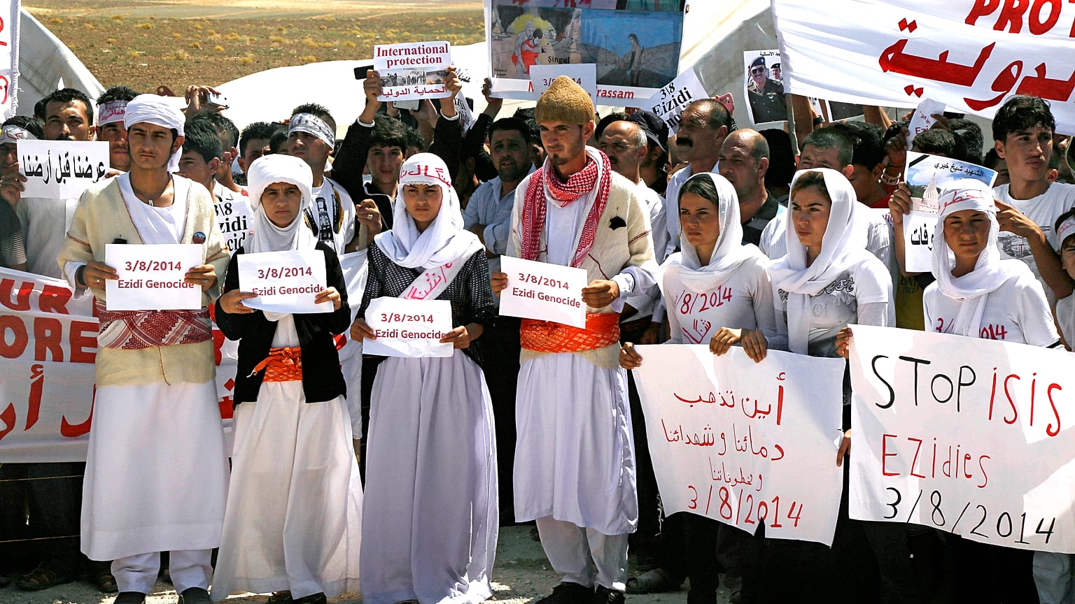 مجموعة من الأيزيديين في سنجار بمحافظة دهوك شمال العراق