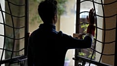 متحول جنسي رفض الافصاح عن اسمه، في مدينة لاهور، باكستان