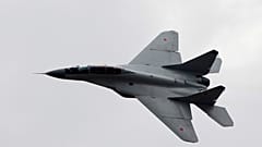 طائرة روسية من طراز MIG-29 خلال الاحتفال بالذكرى المئوية لسلاح الجو الروسي خارج موسكو، روسيا