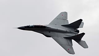 طائرة روسية من طراز MIG-29 خلال الاحتفال بالذكرى المئوية لسلاح الجو الروسي خارج موسكو، روسيا