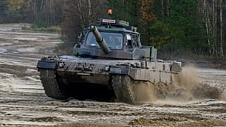Rund zehn Meter lang, gut sechzig Tonnen schwer: Der Leopard-2.