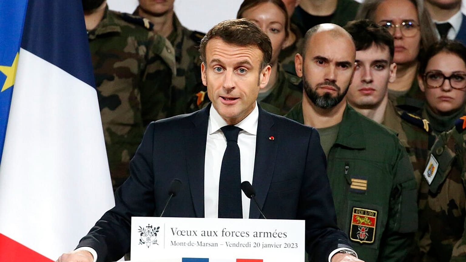 Le président français Emmanuel Macron présente ses vœux à l'armée dans la base de Mont-de-Marsan, dans le sud-ouest du pays.