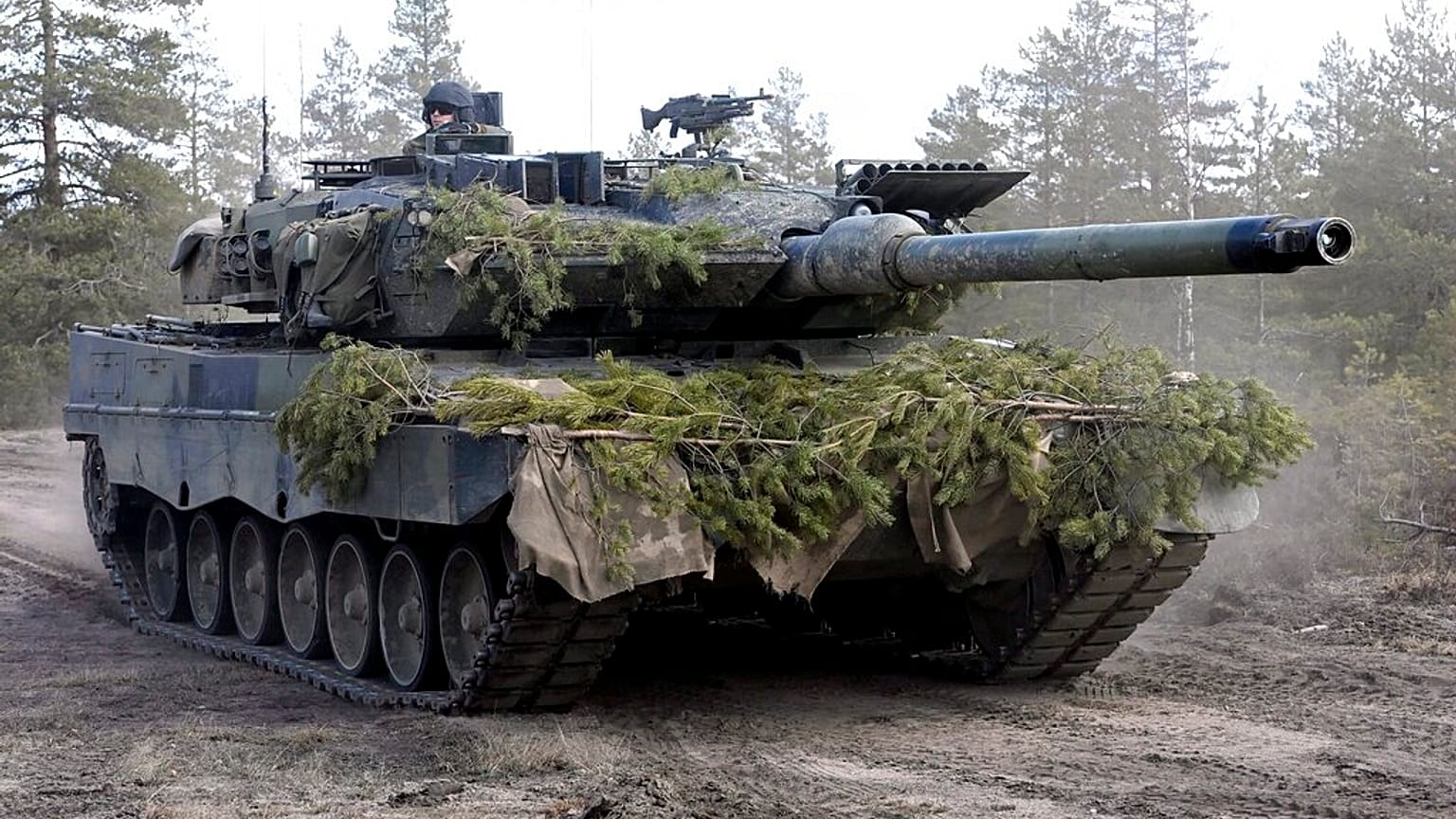Alman üretimi Leopard tankı 