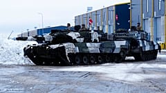 Os tanques Leopard 2A7 da Dinamarca, estacionados no Campo Militar de Tapa, na Estónia, quinta-feira, 19 de Janeiro de 2023