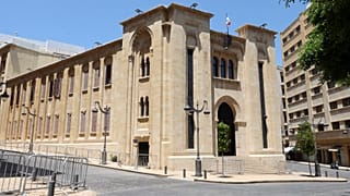 منظر عام لمبنى البرلمان اللبناني بوسط العاصمة بيروت 