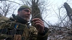 Ukrainischer Soldat an der Frontlinie südwestlich von Donezk 