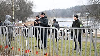  Ультраправый активист из Дании проводит пикет у посольства Турции в Стокгольме, 21 января 2023 года.