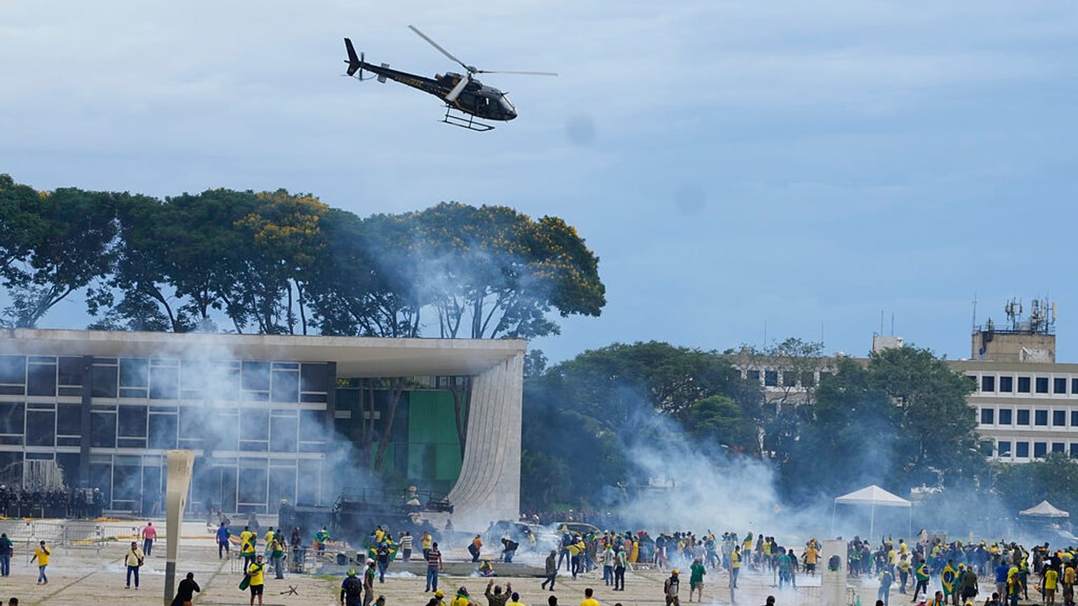 Eski Devlet Başkanı Bolsonaro taraftarlarına polis müdahale etti (arşiv)