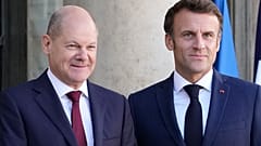 Olaf Scholz német kancellár és Emanuel Macron francia elnök 2022 októberében