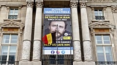 Cartel pidiendo la liberación de Vandecasteele en Bélgica.