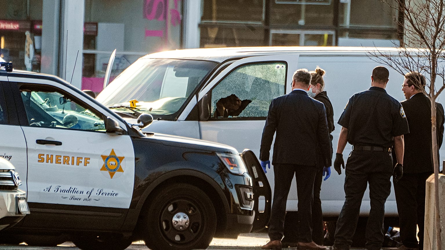 Das Fahrzeug, in dem der Verdächtige in Torrance tot aufgefunden wurde