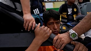 Elfogott tüntető Peru fővárosában, Limában