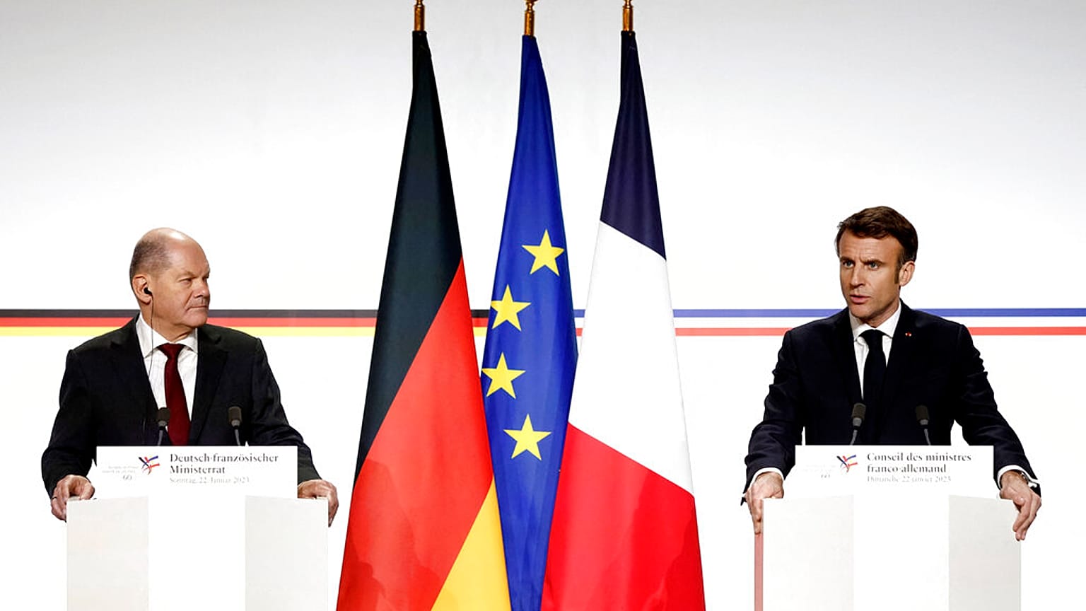 Olaf Scholz német kancellár és Emmanuel Macron francia elnök közös sajtótájékoztatója