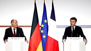 Olaf Scholz német kancellár és Emmanuel Macron francia elnök közös sajtótájékoztatója
