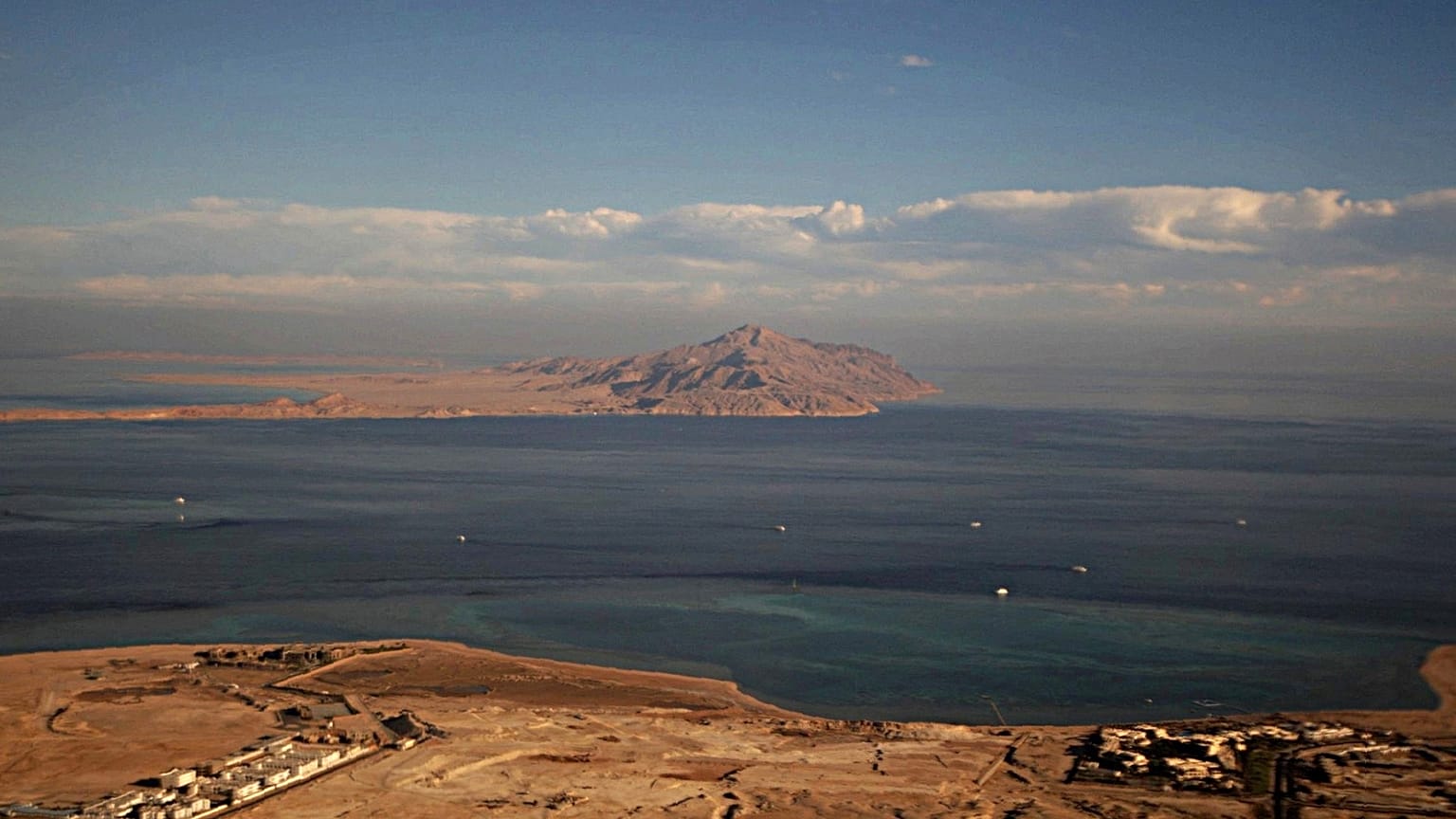 تيران وصنافير على البحر الأحمر