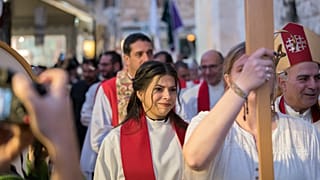 حضر حفل الرسامة في البلدة القديمة بالقدس مئات من المهنئين والمؤمنين