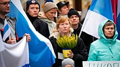 Des manifestants opposés à la guerre lors d'une manifestation près de l'ambassade russe à Tallinn, en Estonie, samedi 15 octobre 2022. 