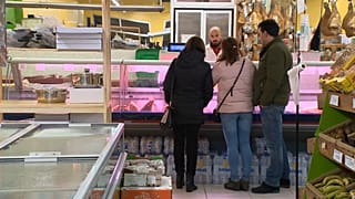 Clientes portugueses en una tienda española