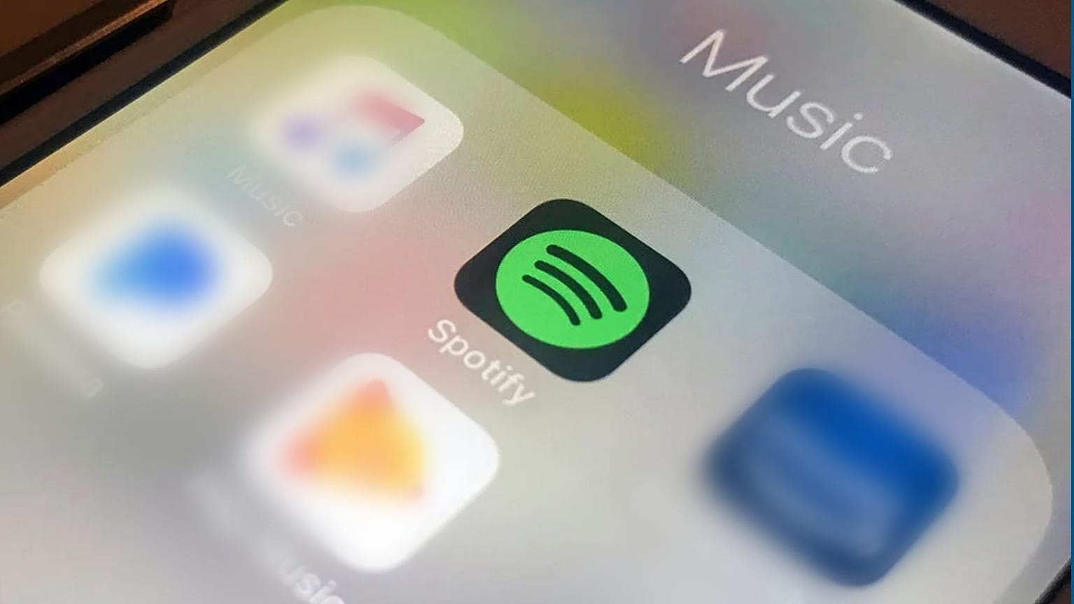 Archives : Logo de la plateforme Spotify sur un smartphone - le 28/01/2018