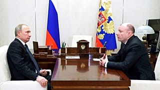 Rusya'nın en zengin iş insanlarından olan Nornickel şirketinin patronu Vladimir Potanin (sağ), Rusya lideri Vladimir Putin'le sohbet ederken 