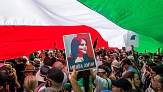 صورة أرشيفية من مظاهرة تنديداً بمقتل مهسا أميني
