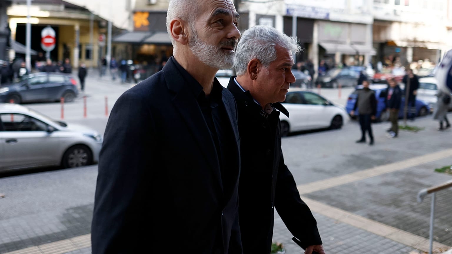 Ο πατέρας του Άλκη Καμπανού, Άρης Καμπανός προσέρχεται στη δίκη των 12 κατηγορουμένων για τη δολοφονία του Άλκη Καμπανού στη Θεσσαλονίκη 