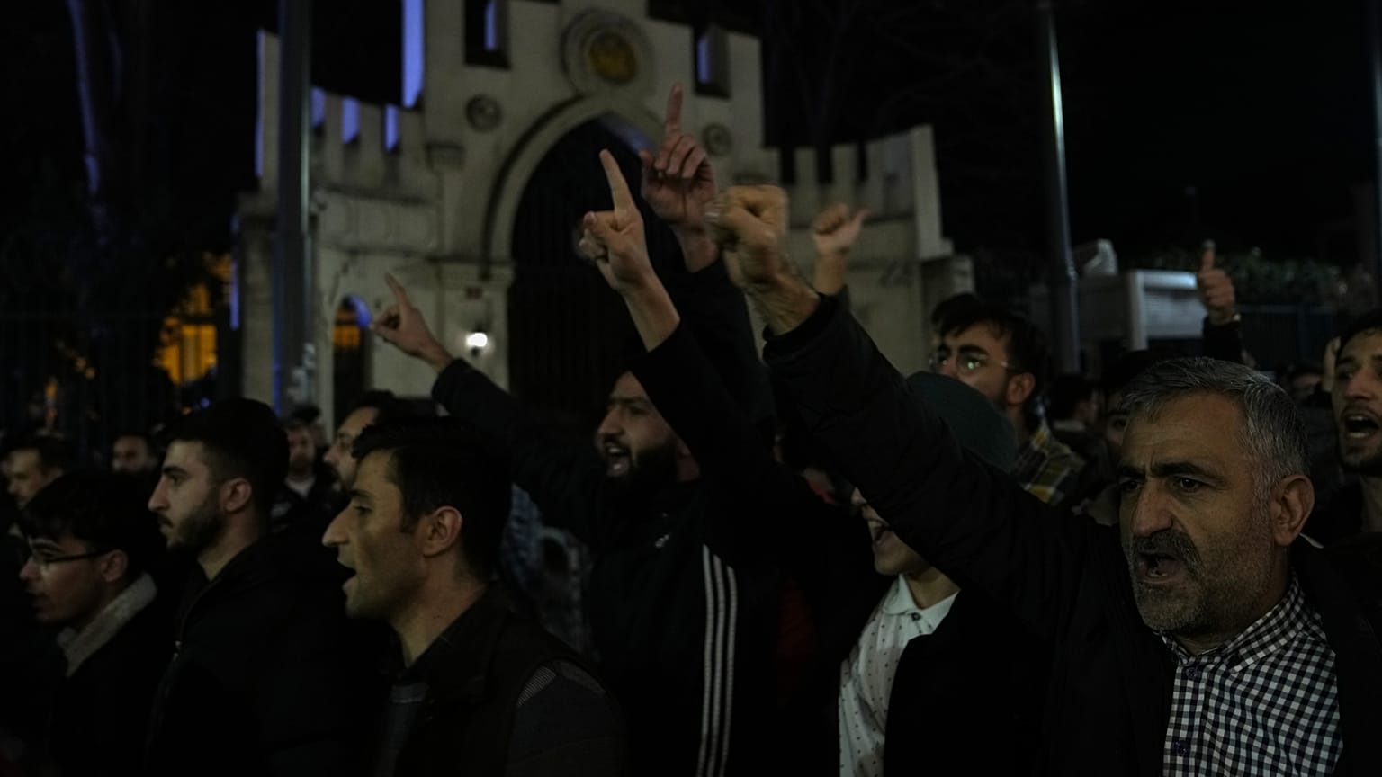 Protesta en Turquía por la quema de un ejemplar del Corán en Suecia