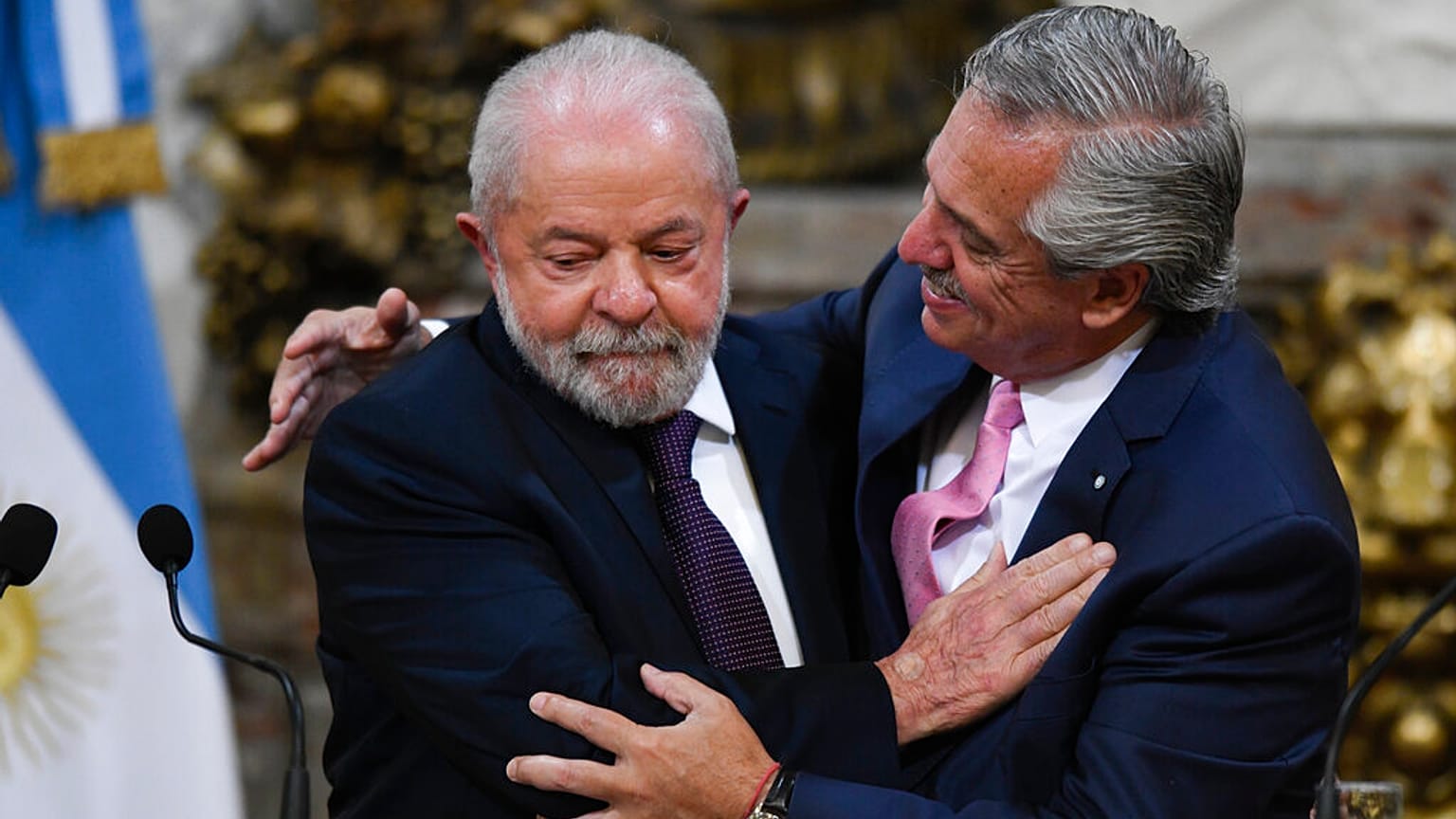 Der brasilianische Präsident Lula da Silva mit seinem argentinischen Amtskollegen Alberto Fernández in Buenos Aires, 23.01.2023 