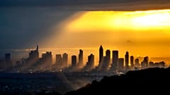 Sonnenaufgang über dem Frankfurter Bankenviertel