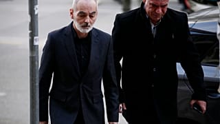 Ο πατέρας του Άλκη Καμπανού, Αριστείδης, προσέρχεται στο δικαστήριο της Θεσσαλονίκης