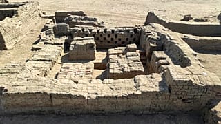 مصر تكشف عن مدينة سكنية أثرية كاملة من العصر الروماني تعود إلى القرنين الثاني والثالث بعد الميلاد، بالبر الشرقي بمحافظة الأقصر جنوب البلاد، 24 يناير 2023.