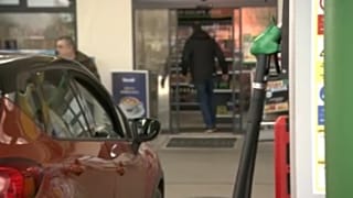 Rengeteg magyar tankol Szlovákiában Fotó: Rónay Ferenc 