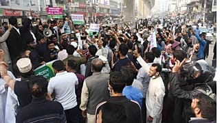 Des manifestants protestent contre la Suède au Bangladesh, le 23 janvier 2023