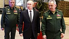 ARQUIVO - Presidente da Rússia, Vladimir Putin, com general russo Valery Gerasimov e o ministro da Defesa Sergei Shoigu 