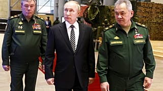 ARQUIVO - Presidente da Rússia, Vladimir Putin, com general russo Valery Gerasimov e o ministro da Defesa Sergei Shoigu 