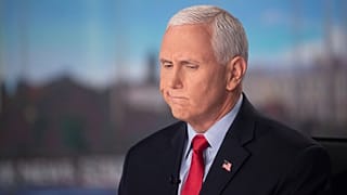 Майк Пенс дает интервью на телеканале FOX News