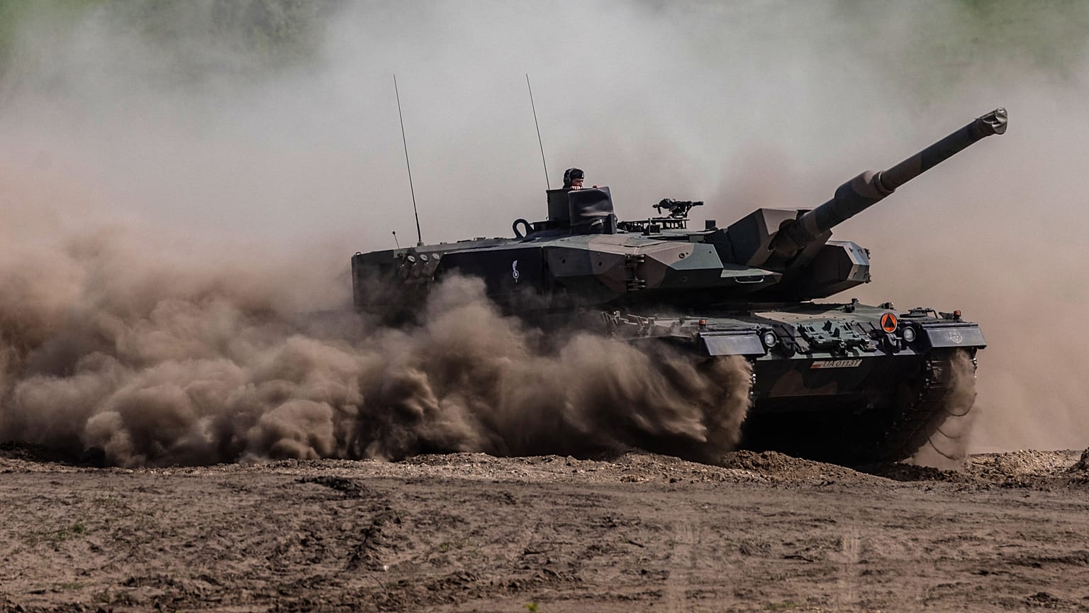Char leopard 2 polonais lors d'une manouvre conjointe avec des troupes américaines, suédoises et françaises, le 19 mai 2022, à  Nowogard dans le nord-ouest de la Pologne