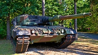 Los tanques Leopard 2 son fabricados por una empresa alemana y utilizados por países como Polonia, España, Grecia y Dinamarca.