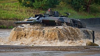 Un tanque Leopard 2 durante un ejercicio e Munster, Alemania 25/9/2017