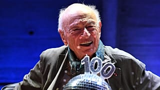 ادگار مورن، جامعه شناس فرانسوی، جشن تولد ۱۰۰ سالگی خود را در مقر یونسکو در پاریس، ۲ ژوئیه ۲۰۲۱ برگزار کرد