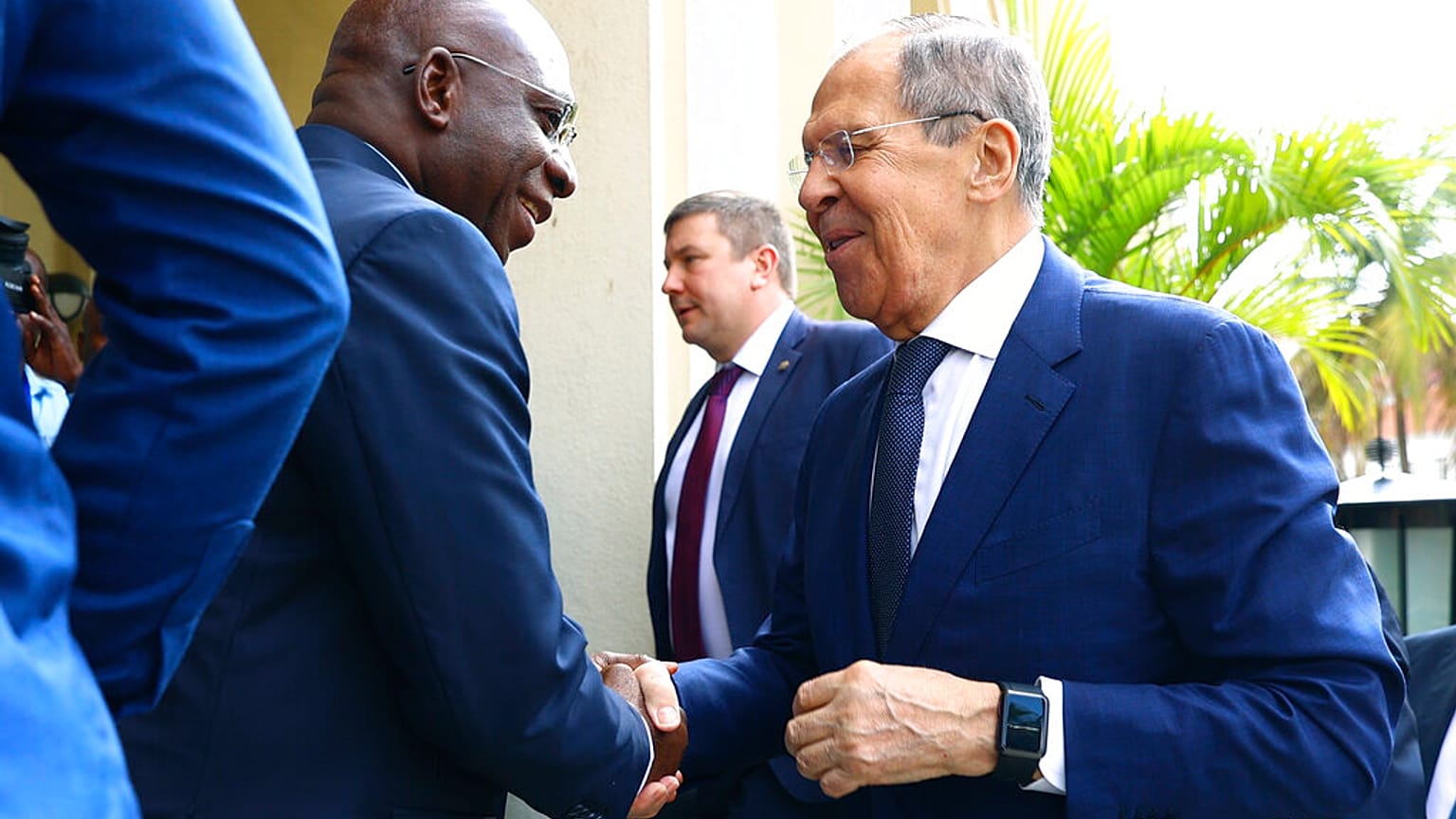 Teté António, Ministro angolano das Relações Exteriores, recebe em Luanda o homólogo russo Serguei Lavrov