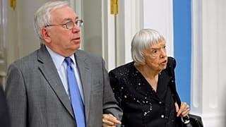 Глава МХГ Людмила Алексеева и российский Уполномоченный по правам человека (омбудсмен) Владимир Лукин (май 2010 г.)