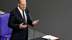 Der deutsche Bundeskanzler Olaf Scholz während einer Fragestunde im Bundestag