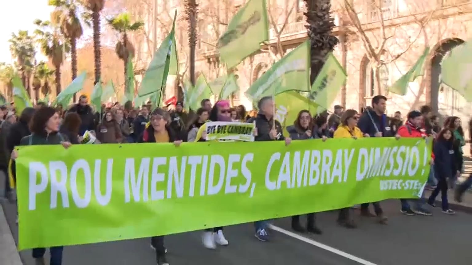 Los profesores y otros profesionales de la enseñanza fueron llamados a la huelga con dos jornadas de paros previstas para este miércoles 25 y el jueves 26 de enero