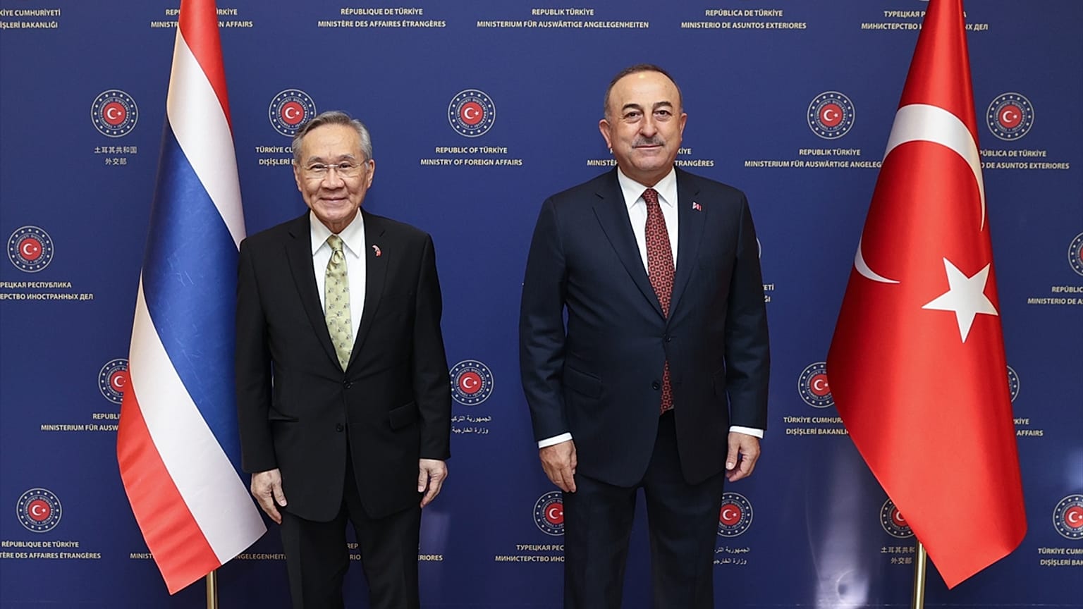 Dışişleri Bakanı Çavuşoğlu, Tayland Başbakan Yardımcısı ve Dışişleri Bakanı Don Pramudwinai ile basın toplantısında